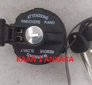 HYUNDAİ STAREX KAMYONET (( LİBERO )) DEPO KAPAĞI (( KİLİTLİ )) 31010-47A01 KORE MALI